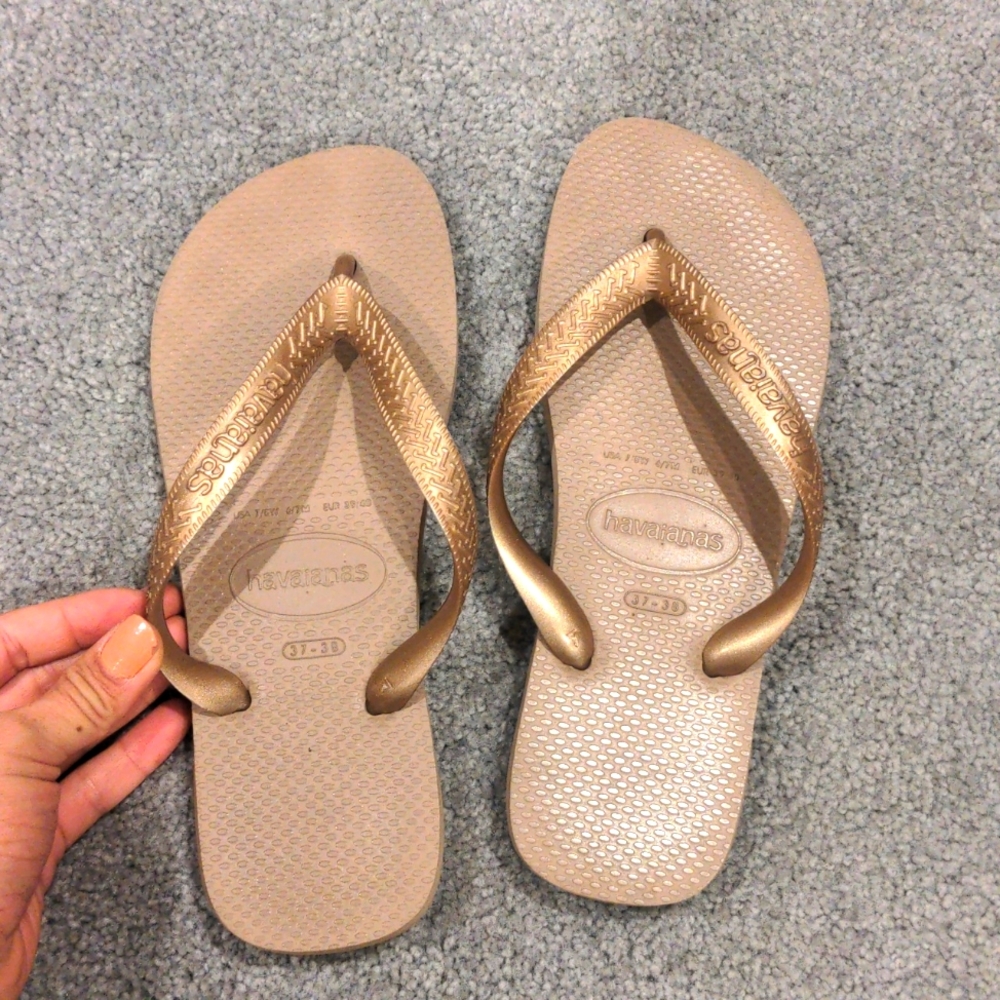 Excellent condition Havaianas rubber flip flops 7/8W